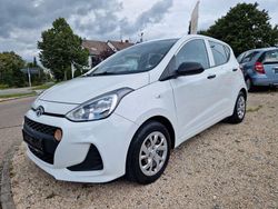 Weiß Gebraucht 2017 Hyundai i10 Classic Kleinwagen | 6.999 € (Fairer Preis)