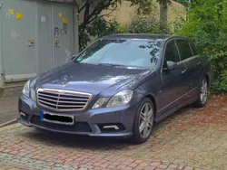 Grau Gebraucht 2011 Mercedes E250 Avantgarde Limousine | 14.399 € (Fairer Preis)