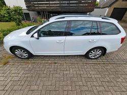 Weiß Gebraucht 2016 Skoda Octavia Kombi | 12.000 € (Fairer Preis)