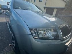 Silber Gebraucht 2014 Skoda Fabia Kleinwagen | 1.500 €