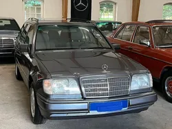 Grau Gebraucht 1996 Mercedes E200 Kombi | 13.900 €