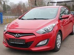 Rot Gebraucht 2013 Hyundai i30 Advantage Limousine | 5.450 € (Guter Preis)