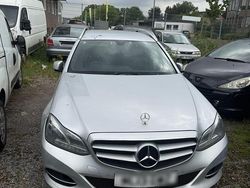 Silber Gebraucht 2015 Mercedes E220 Kombi | 2.800 €