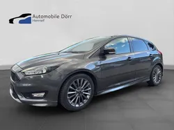 Grau Gebraucht 2017 Ford Focus ST-Line Limousine | 9.999 € (Fairer Preis)