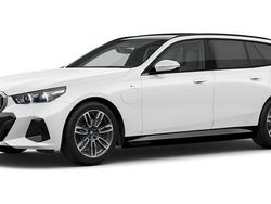 Weiß Gebraucht 2024 BMW 530e Comfort Edition Kombi | 66.080 €