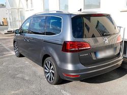 Grau Gebraucht 2017 VW Sharan Van / Kleinbus | 21.999 € (Guter Preis)