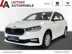 Weiss Gebraucht 2024 Skoda Fabia Essence Limousine | 16.945 € (Guter Preis)