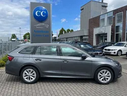 Graphitegrau Gebraucht 2024 Skoda Octavia Selection Kombi | 30.999 € (Superpreis)
