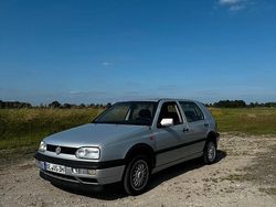 Silber Gebraucht 1993 VW Golf III Kleinwagen | 1.200 €