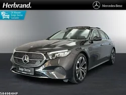 Grau Gebraucht 2024 Mercedes E220 Avantgarde Limousine | 52.470 € (Fairer Preis)