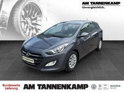 Silber (metallic) Gebraucht 2016 Hyundai i30 Trend Kombi | 10.890 € (Etwas zu teuer)