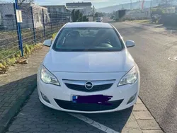 Weiß Gebraucht 2011 Opel Astra Edition Limousine | 2.950 € (Guter Preis)