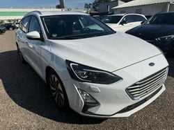 Weiß Gebraucht 2019 Ford Focus Limousine | 8.092 € (Fairer Preis)