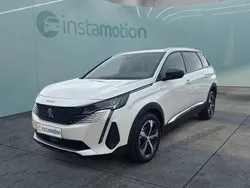 Weiß Gebraucht 2023 Peugeot 5008 Van / Kleinbus | 29.749 € (Fairer Preis)