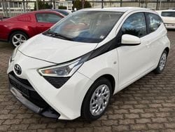 Weiß Gebraucht 2019 Toyota Aygo X-play Kleinwagen | 5.999 € (Guter Preis)