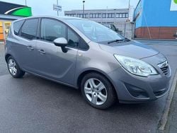 Grau Gebraucht 2012 Opel Meriva Design Edition Van / Kleinbus | 5.200 € (Guter Preis)