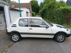 Weiß Gebraucht 1992 Peugeot 205 Kleinwagen | 1.900 €