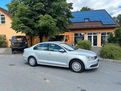 Silber Gebraucht 2011 VW Jetta Comfortline Limousine | 6.999 € (Fairer Preis)