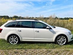 Weiß Gebraucht 2013 Skoda Octavia Elegance Kombi | 12.500 € (Etwas zu teuer)
