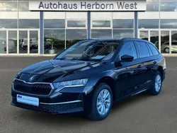 Schwarz magic perleffekt Gebraucht 2024 Skoda Octavia Kombi | 28.450 € (Guter Preis)