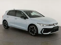 Crystal ice blue metallic Neu 2025 VW Golf VIII R-line Limousine | 31.045 € (Etwas zu teuer)
