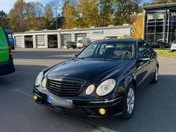 Schwarz Gebraucht 2002 Mercedes E240 Limousine | 2.200 € (Fairer Preis)