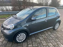 Schwarz Gebraucht 2009 Toyota Aygo Kleinwagen | 2.300 € (Fairer Preis)