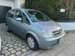 Grau Gebraucht 2005 Opel Meriva Van / Kleinbus | 890 € (Teuer)