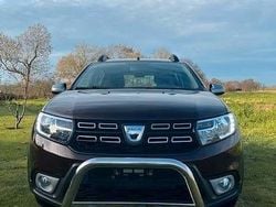 Braun Gebraucht 2017 Dacia Sandero Stepway Limousine | 9.450 € (Fairer Preis)