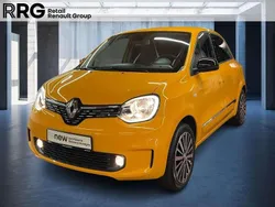 Gelb Gebraucht 2023 Renault Twingo Techno Kleinwagen | 16.490 € (Etwas zu teuer)