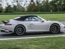 Grau Gebraucht 2017 Porsche 911 Carrera GTS Cabrio | 135.000 €
