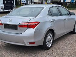 Silber Gebraucht 2015 Toyota Corolla Limousine | 12.299 € (Fairer Preis)