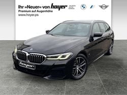 Saphirschwarz (metallic) Gebraucht 2022 BMW 520 M Sport Kombi | 38.990 € (Fairer Preis)