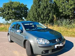 Grau Gebraucht 2004 VW Golf V Kleinwagen | 1.995 € (Fairer Preis)