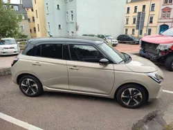 Caravan ivory schwarz Neu 2025 Suzuki Swift Comfort+ Kleinwagen | 21.995 €