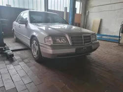 Silber Gebraucht 1997 Mercedes C200 Limousine | 800 €
