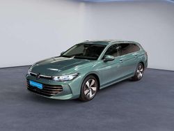 Maripositgrün metallic Gebraucht 2025 VW Passat Elegance Kombi | 39.680 € (Guter Preis)