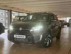 Grau Gebraucht 2025 Suzuki Vitara Comfort+ SUV | 27.990 € (Etwas zu teuer)