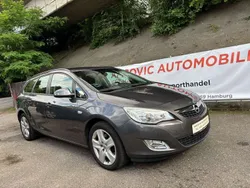 Karbongrau/technical grey Gebraucht 2011 Opel Astra Edition Kombi | 2.000 € (Superpreis)