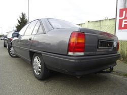 Grau Gebraucht 1987 Opel Omega Limousine | 2.988 €