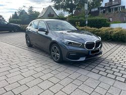 Grau Gebraucht 2019 BMW 118 Sport Line Kleinwagen | 21.000 € (Fairer Preis)