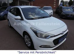 Weiß Gebraucht 2015 Hyundai i20 Classic Limousine | 7.890 € (Fairer Preis)