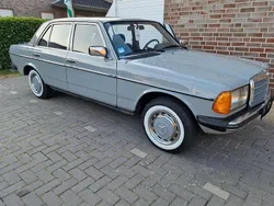 Grau Gebraucht 1983 Mercedes 200 Limousine | 11.500 €