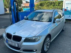 Silber Gebraucht 2009 BMW 320 Kombi | 3.900 €