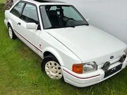 Weiß Gebraucht 1989 Ford Escort | 3.000 €