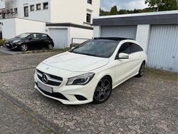 Weiß Gebraucht 2015 Mercedes CLA180 Shooting Brake AMG line Kombi | 15.500 € (Guter Preis)