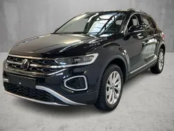 Deep black perleffekt Gebraucht 2024 VW T-Roc Style SUV | 27.980 € (Guter Preis)