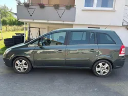Grün Gebraucht 2011 Opel Zafira Design Edition Van / Kleinbus | 2.450 € (Guter Preis)