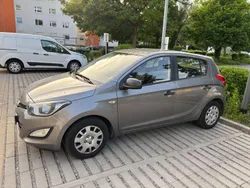Grau Gebraucht 2013 Hyundai i20 Classic Kleinwagen | 3.850 € (Fairer Preis)