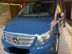 Blau Gebraucht 2019 Mercedes Vito Edition Van / Kleinbus | 31.700 € (Teuer)